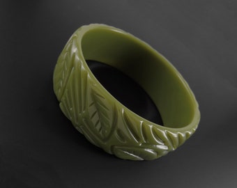 Metropolitan Museum of Art Bracelet, Faux Bakelite Bracelet, MMA Bracelet, MMA Bangle, Green Bangle, Leaf Bangle, Carved Bangle