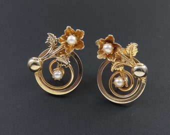 1940s Pearl Earrings. Retro Earrings, Gold Earrings, Genuine Pearl Earrings, Real Pearl Earrings, Flower Earrings, Floral Earrings