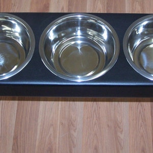 3 bowl elavated large dog feeder powder coated finish with stainless steel 3 quart bowls