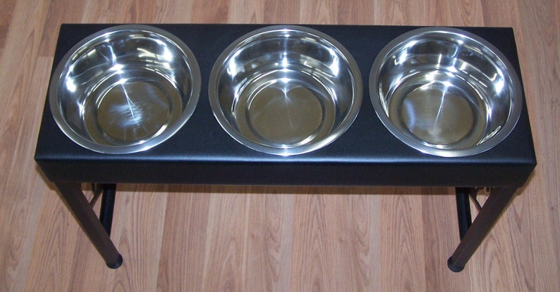 3 bowl elavated large dog feeder powder coated finish with stainless steel 3 quart bowls