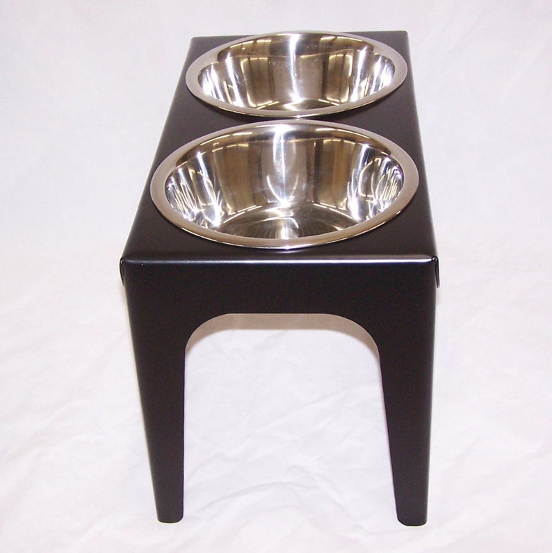 Diy elevated dog feeder carreka