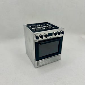 1/12スケールのミニチュアオーブン – 開閉式ドアと回転式ノブを備えた機能的なドールハウス用キッチンストーブ – 3Dプリント製ドールハウス家電
