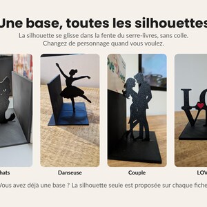 May include: A black metal bookend base with interchangeable silhouettes including a cat, a ballerina, a couple, and the word LOVE with a red heart. The text reads: Une base, toutes les silhouettes. La silhouette se glisse dans la fente du serre-livres, sans colle. Changez de personnage quand vous voulez. Vous avez d&eacute;j&agrave; une base ? La silhouette seule est propos&eacute;e sur chaque fiche.
