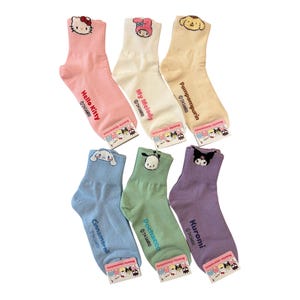 Jolies chaussettes Sanrio - Hello Kitty, My Melody, Pompompurin, Cinnamoroll, Pochacco, Kuromi - Cadeau mignon et charmant, fabriqué en Corée
