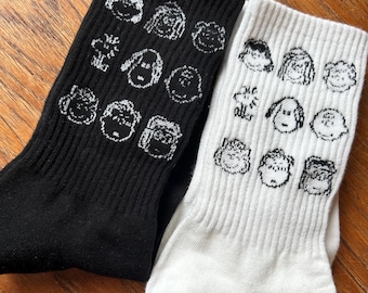 Snoopy Peanuts Cartoon Socken - offiziell lizenziertes 75-jähriges Jubiläum aus Korea