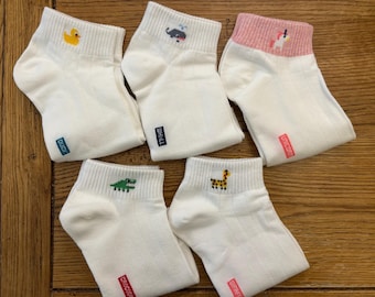 Calcetines con animales pixelados: moda coreana con estilo