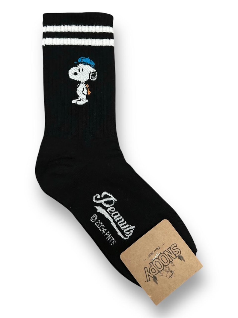 Officially Licensed Snoopy Socks – Peanuts Character Crew Socks – Made in Korea 4. White stripe