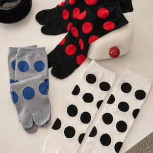 Damen Dot Tabi Socken - Split Toe Design, bequeme Passform, hergestellt in Korea