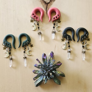 Celestial Bronze Dangle Gauges: Mond, Stern, Quarz & schwarzer Spinell