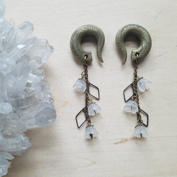 Dripping Dusty White Lily Of The Valley Gauged Earring // OX Diamond Leaves // Floral Dangle Plugs