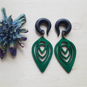Green Infinity Leaf Drop Gauged Earrings // Lightweight Wooden Charm // Elvish Dangle Plugs Gauges