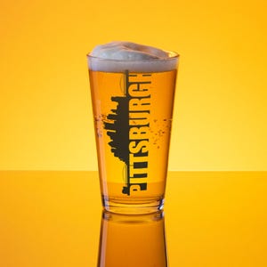 Pittsburgh Skyline Pintglas, Whiskyglas - Cityscape Rocks Glasgeschenk, einzigartiges Pittsburgh Souvenir für Einheimische, Besucher & Steel City Fans