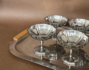 Set of 4 Vintage Scalloped Ice Cream / Desert Coupes
