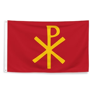 Può includere: Una bandiera rossa con un simbolo Chi Rho giallo. La bandiera ha un bordo bianco sul lato sinistro ed è di forma rettangolare. Il simbolo Chi Rho è una combinazione delle prime due lettere della parola greca per Cristo.