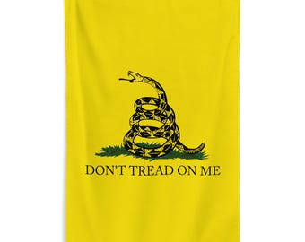 Gadsden Apostrophe Flag Banner - American Revolution Dont Tread on Me Flag - Patriotic United States Gift - 87cm x 142cm - 34.5in x 56in