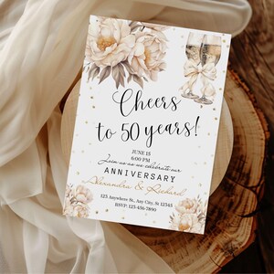 Elegante invitación para el 50.° aniversario de bodas con lazo y flores color crema / Diseño floral vintage / Tarjeta para el 50.° aniversario / Personalizable en Canva