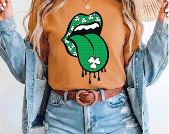Camiseta Shamrock Lips, estampa para o Dia de São Patrício, lábio irlandês da sorte, camiseta verde moderna com efeito de gotejamento.