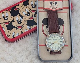 Vintage Mickey Mouse Gold Classic Watch with Linked Bracelet Vintage Disney Gold Tone Round Mickey Mouse Watch Open Link  main image 3