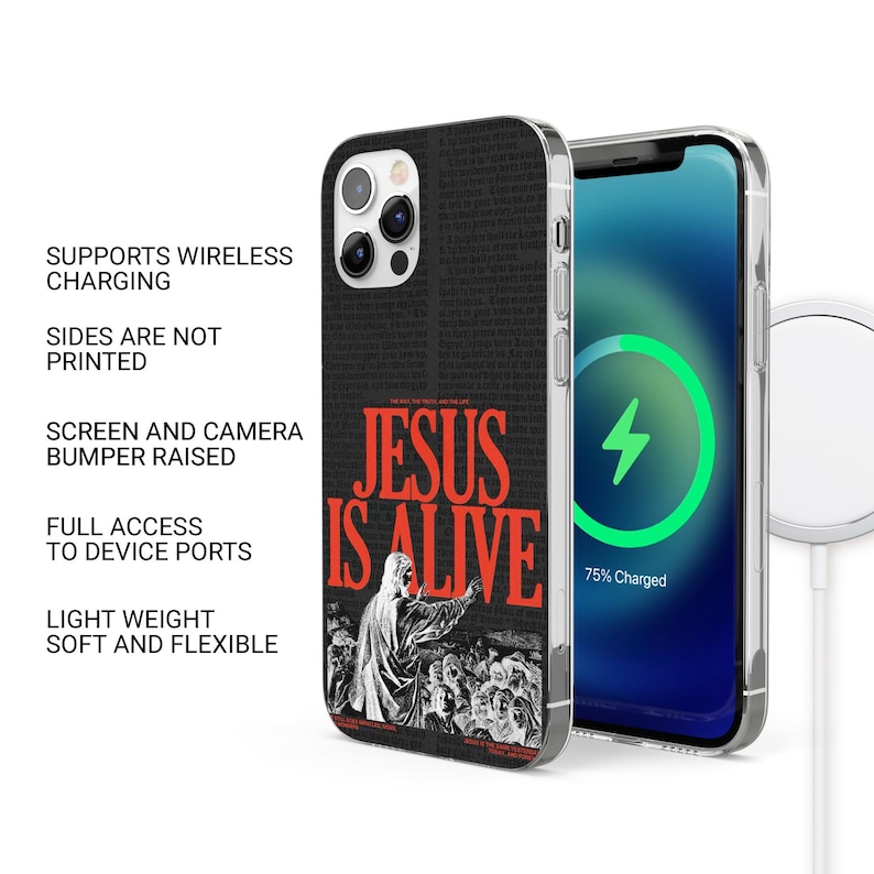 Op de afbeelding: Zwarte telefoonhoes met een witte en rode afbeelding met de tekst "JESUS IS ALIVE". De hoes is compatibel met draadloos opladen.