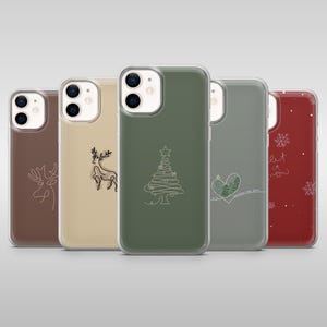 Peut inclure: Plusieurs coques de téléphone aux couleurs variées, chacune ornée d'un motif minimaliste sur le thème des fêtes. Les coques présentent un renne, un sapin de Noël, un cœur et des flocons de neige. Les coques sont de couleur marron, beige, vert, gris et rouge.