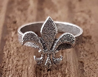Fleur de lis Ring , Fleur de lis jewelry,  Lily ring, Lily jewelry, Silver ring, Silver jewelry, French Jewlery, French Ring