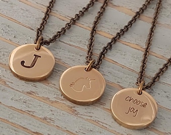 Bronzekette mit persönlicher Gravur: Monogramm Anhänger