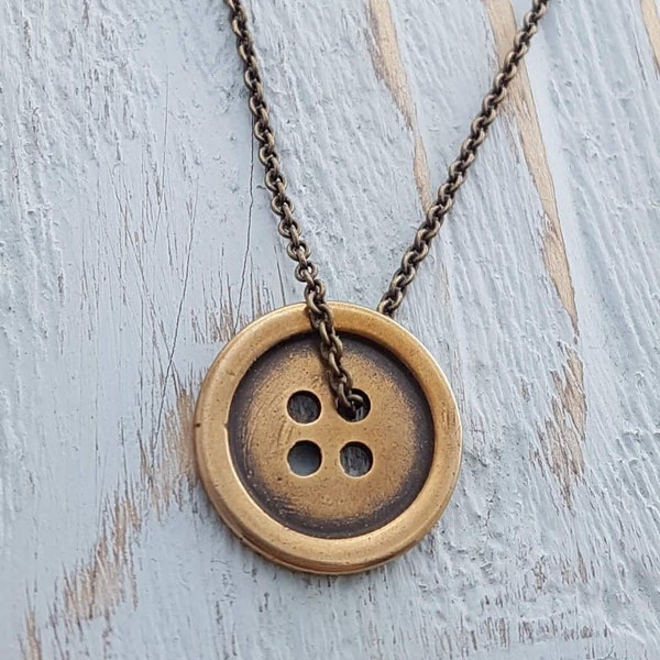 Button Necklace Gold Pendant Seamstress Jewelry, Tailor Gift Grandma, Button Collector, Sewing Gift for Mom Grandmother, Sewing Notion