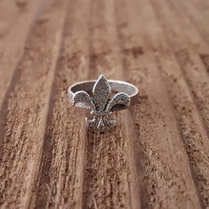Fleur de lis Ring , Fleur de lis jewelry,  Lily ring, Lily jewelry, Silver ring, Silver jewelry, French Jewlery, French Ring