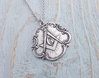 Freimaurer Halskette Freimaurer Anhänger, Silber Bronze Winkel und Kompass (individuelle Gravur erhältlich, 1.75x1.5 in, Geschenkbox inklusive)