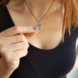 Colar com inicial de chave de máquina de escrever, pingente de prata personalizado, presente de casamento, pingente feito à mão, joia com letras personalizadas, bronze maciço