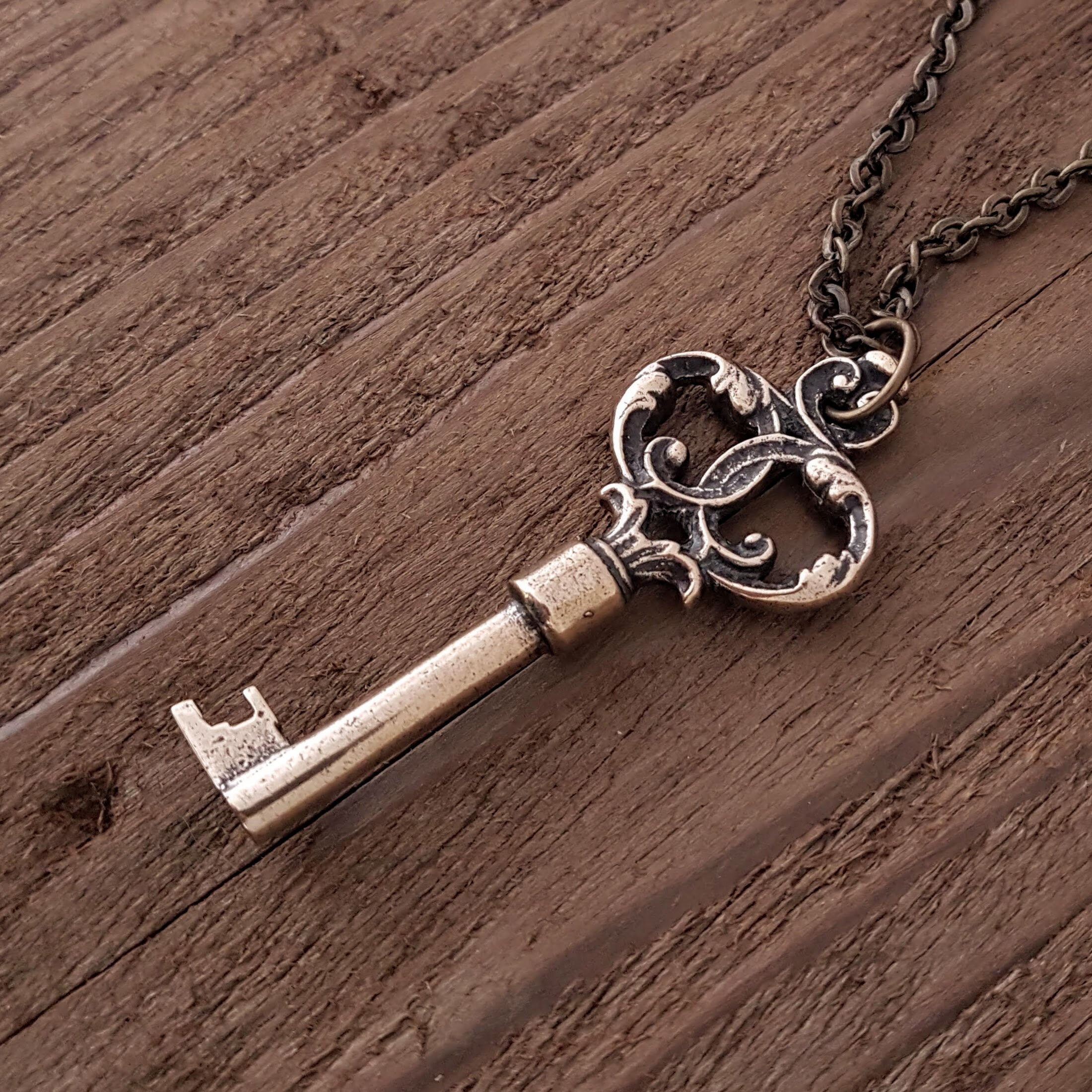ネックレス・ペンダント VINTAGE HOLLYWOOD Octagon Color Key Necklace BMH1310 Fancy Key Necklace, Key Jewelry, Antique Necklace, Key