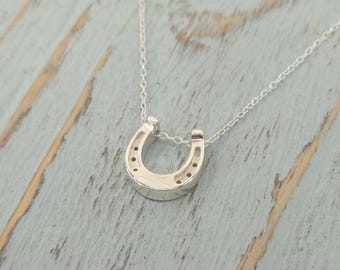 Hufeisen Halskette Sterling Silber - Handgemachter Reiter Anhänger - Minimalistisches Glück Symbol, Benutzerdefinierte Kette, Geschenk für Pferdeliebhaber
