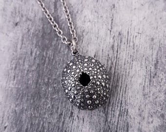 Seeigel Halskette Sterling Silber Anhänger: Detaillierte Ocean Design, oxidierte Oberfläche | Sommer Schmuck, Länge verstellbare Kette