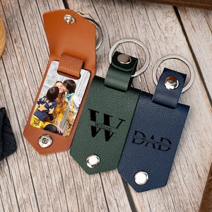 Aangepaste lederen sleutelhanger voor mannen, gepersonaliseerde gegraveerde fotosleutelhanger, jubileumcadeau voor hem, herdenkingsaandenken, Vaderdagcadeau voor papa