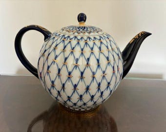 Fábrica Imperial de Porcelana Lomonosov, RARA, Tetera "Cobalt NET" 2000 ml, Decorada con oro de 22 quilates. Vintage.