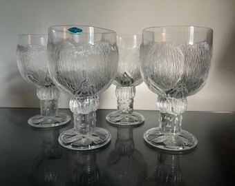 Oiva Toikka, Nuutajärvi. 4 Wineglases 33 cl.