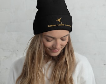 Op Onyx Storm geïnspireerde geborduurde beanie met omslag op de vierde vleugel