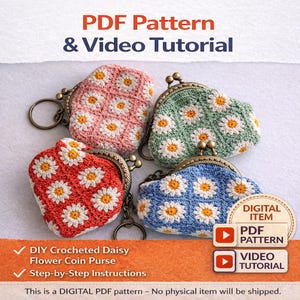 Puede incluir: Cuatro monederos de ganchillo con diseño de margaritas en rosa, verde, rojo y azul, cada uno con un cierre metálico y un llavero. La imagen incluye texto: "PDF Pattern & Video Tutorial" y "DIY Crocheted Daisy Flower Coin Purse."
