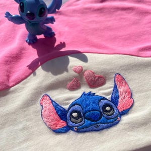 Crop tops hechos a mano con reciclaje: punto bordado, crop top de punto, crop top pastel, top de pilates, bordado de Minnie, Lilo Stitch