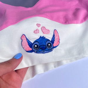 Crop tops hechos a mano con reciclaje: punto bordado, crop top de punto, crop top pastel, top de pilates, bordado de Minnie, Lilo Stitch