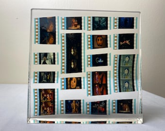 『コララインとボタンの魔女』、2009年。@jmfilmresins によって樹脂に保存された本物の 35 mm 映画フィルム