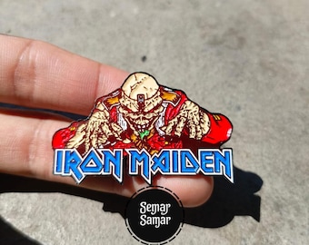 Szpilka emaliowana Iron Maiden Eddie The Trooper: kolekcjonerska NWOBHM