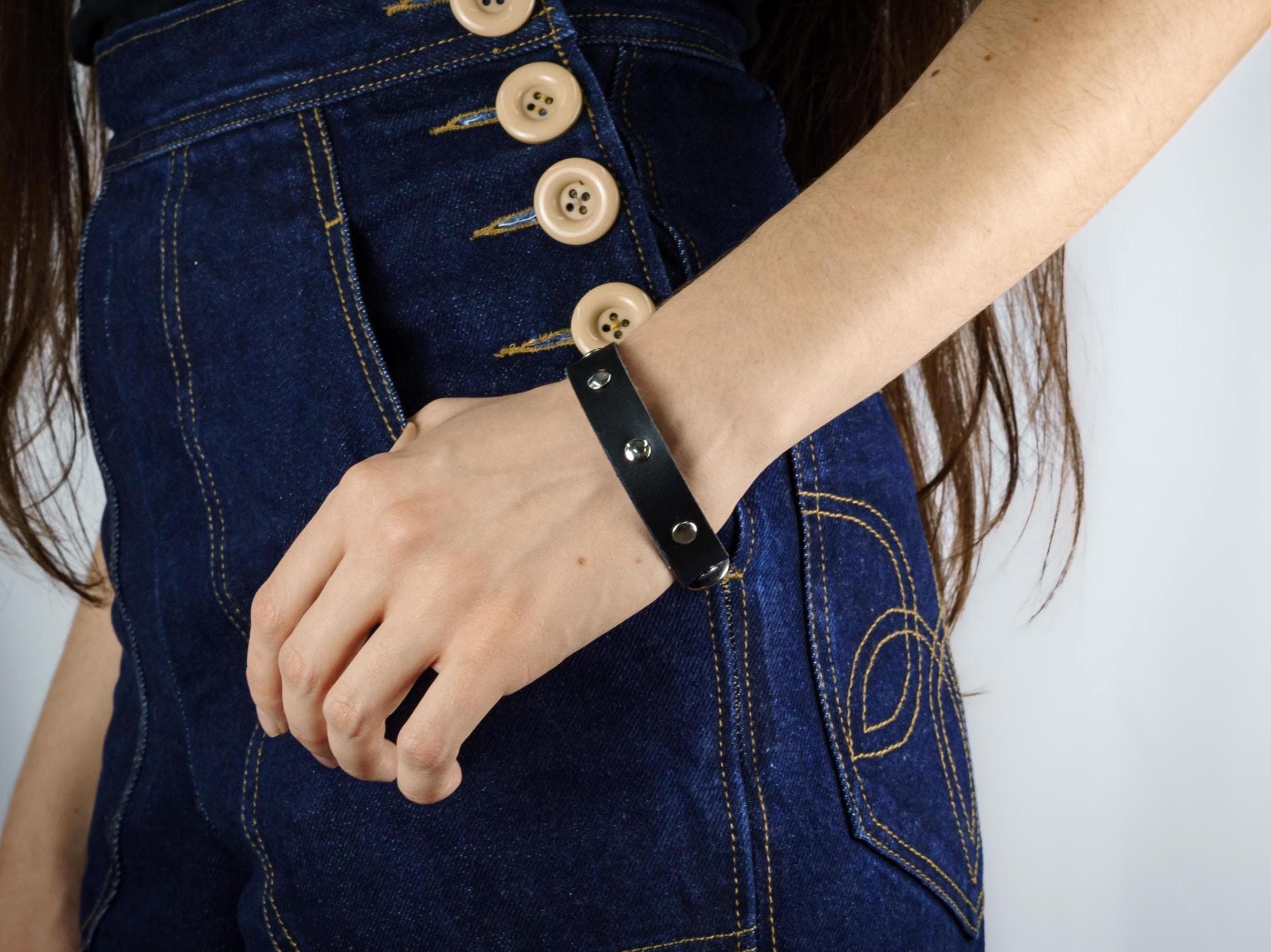 Mgutillart Bracciale Largo In Pelle Con Teschio In Metallo - Stile Punk, Regolabile, 19 Cm