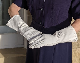 Vintage 1930s White Cotton Gauntlet Gloves