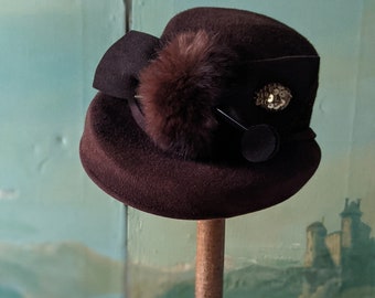 Vintage 1930s 1940s Brown Felt Tilt Hat