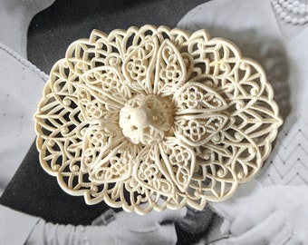 Vintage 1930s 1940s Lacy Moulded Plastic Brooch Pin