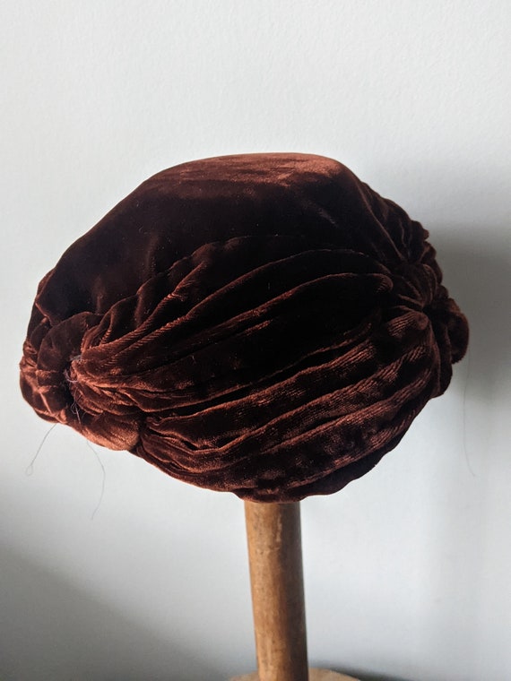 Vintage 1930s Rust Brown Silk Velvet Cap - image 3