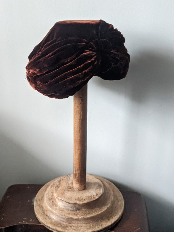 Vintage 1930s Rust Brown Silk Velvet Cap - image 5