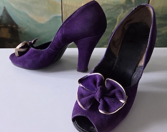Amazing Vintage 1940s Violet Purple Suede Bow Heels