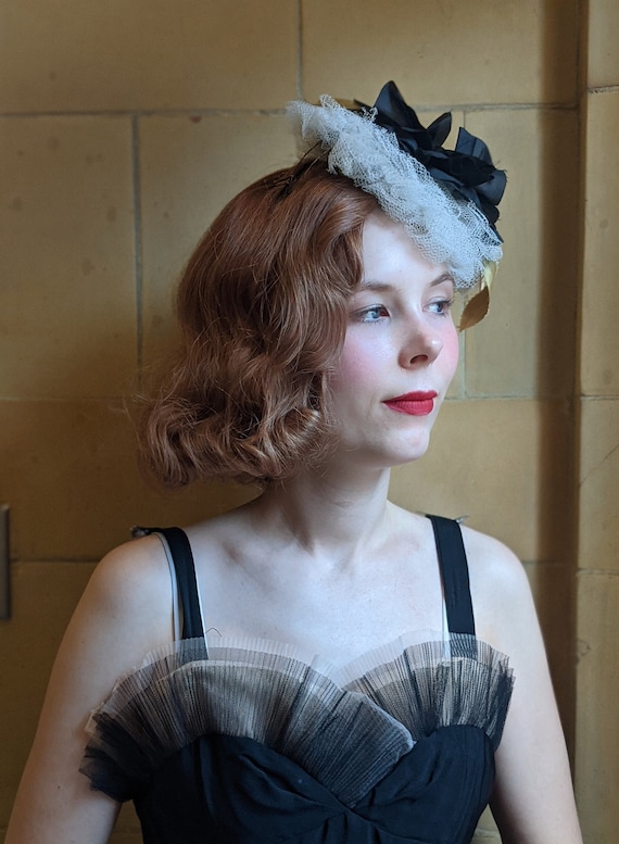 Vintage 1940s Tulle & Silk Flower Fascinator - image 1